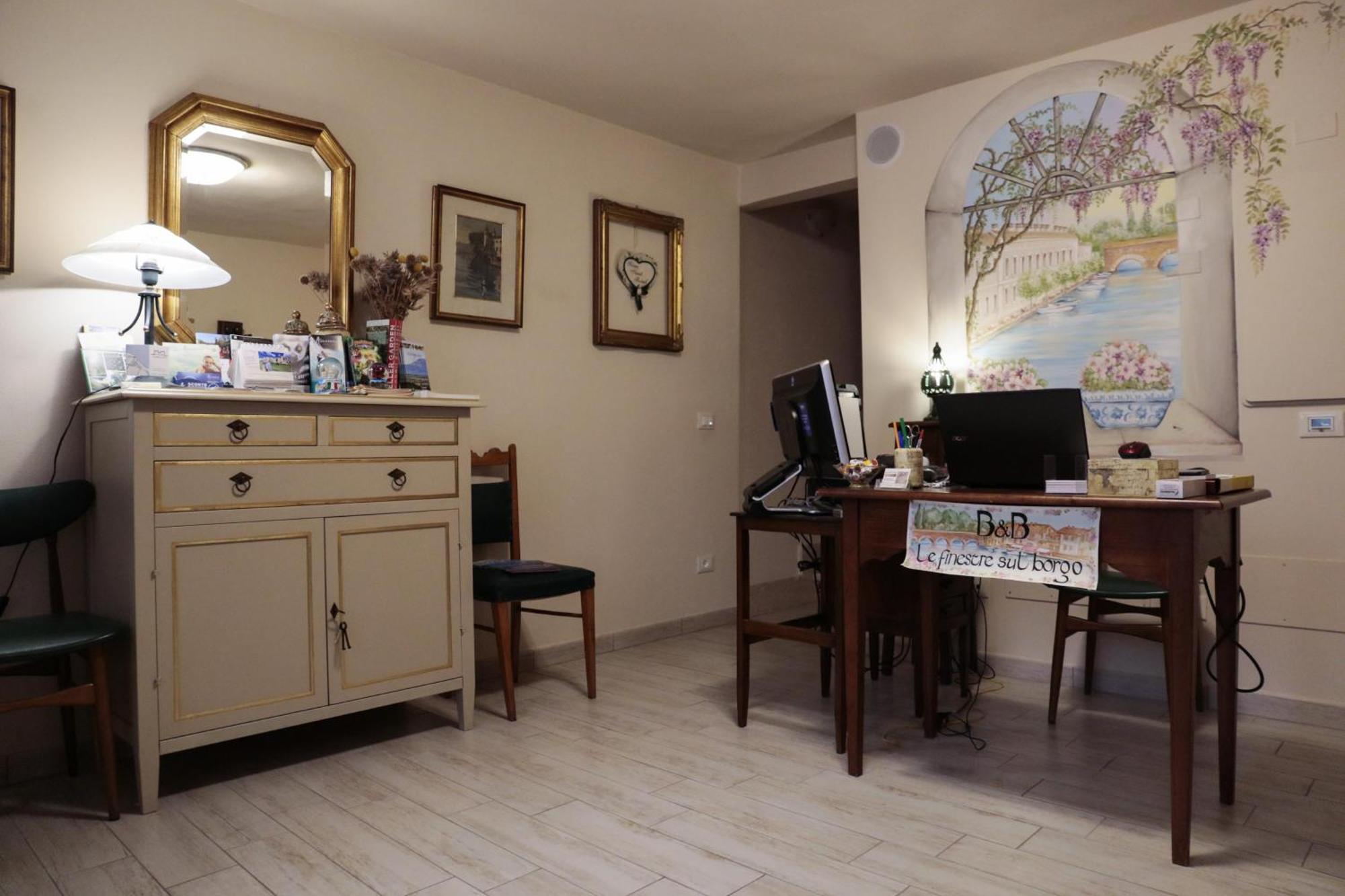Le Finestre sul Borgo Rooms Peschiera del Garda Exterior foto