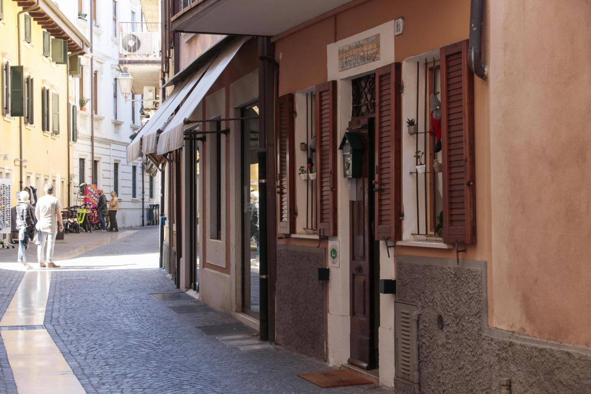 Le Finestre sul Borgo Rooms Peschiera del Garda Exterior foto