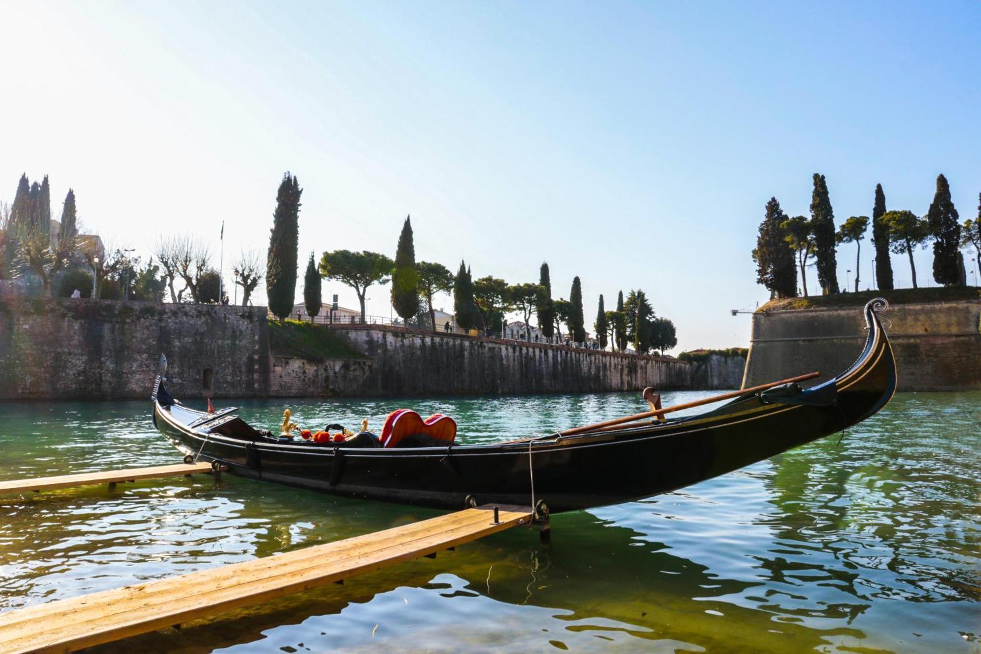 Le Finestre sul Borgo Rooms Peschiera del Garda Exterior foto