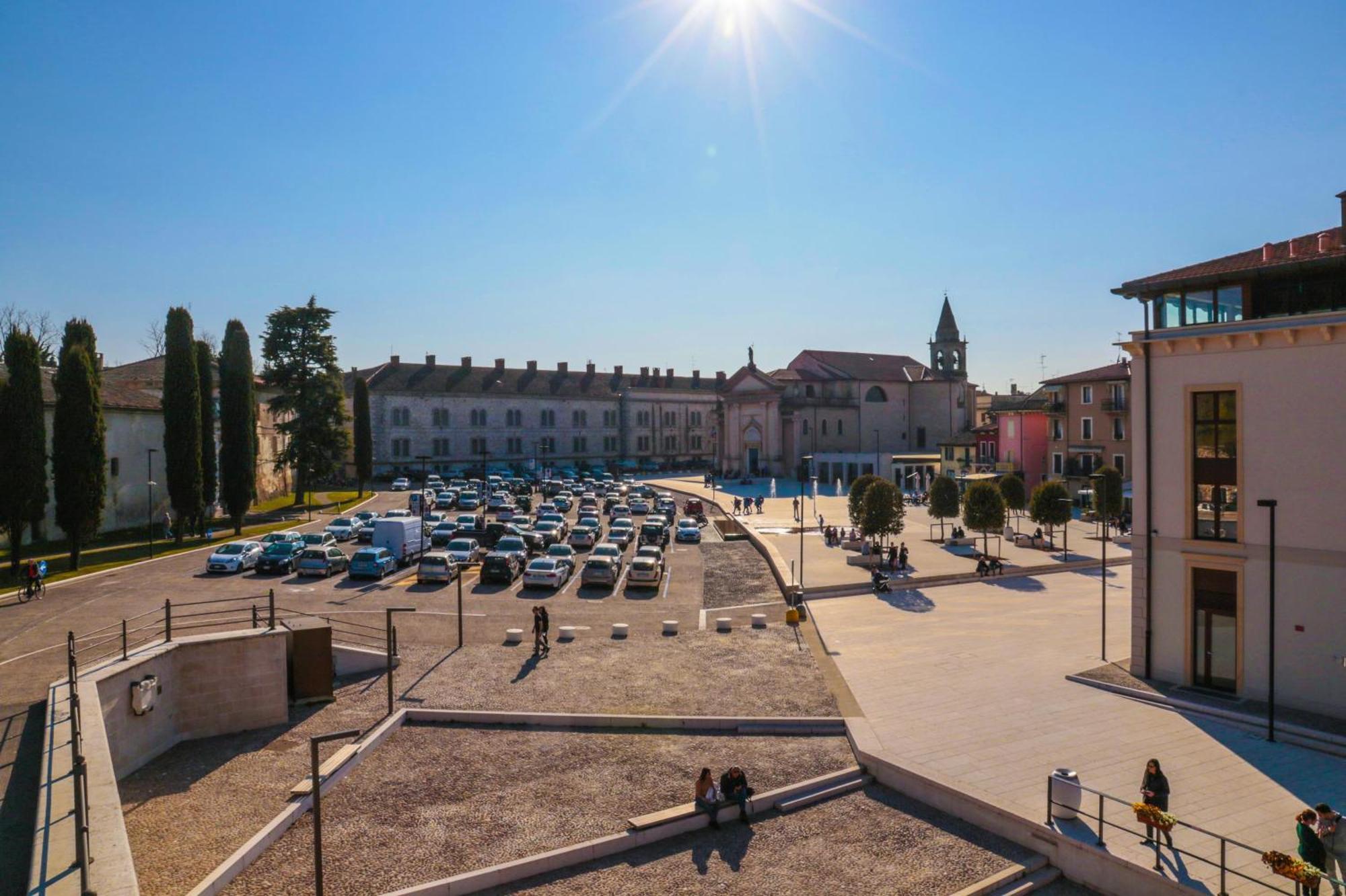 Le Finestre sul Borgo Rooms Peschiera del Garda Exterior foto