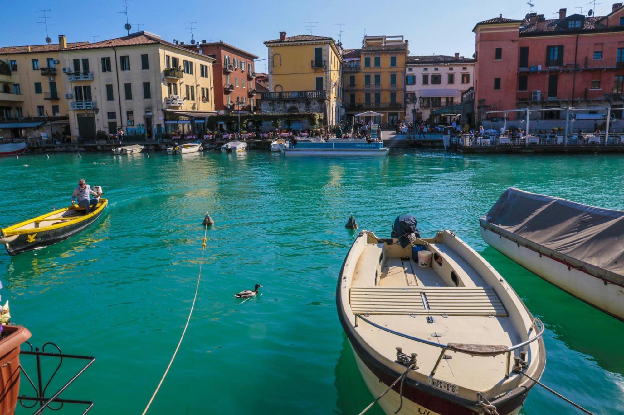 Le Finestre sul Borgo Rooms Peschiera del Garda Exterior foto