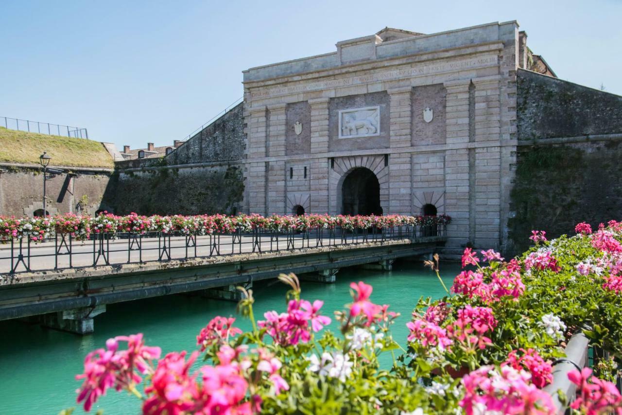 Le Finestre sul Borgo Rooms Peschiera del Garda Exterior foto