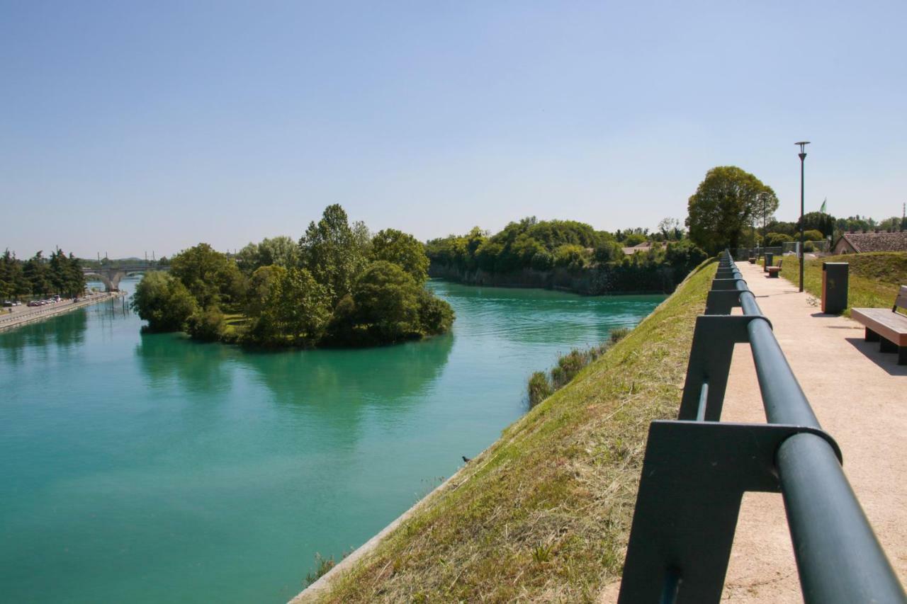 Le Finestre sul Borgo Rooms Peschiera del Garda Exterior foto