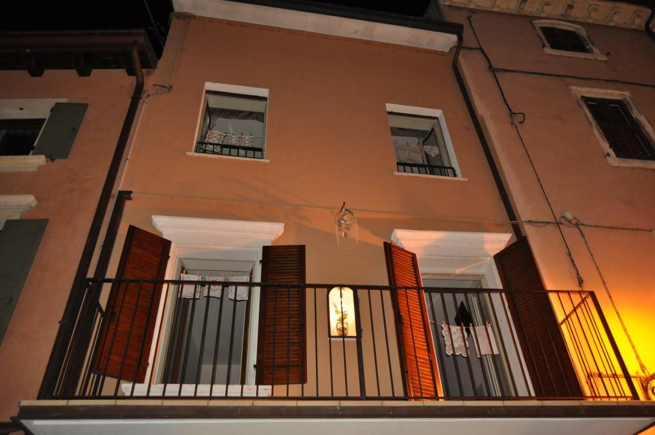 Le Finestre sul Borgo Rooms Peschiera del Garda Exterior foto