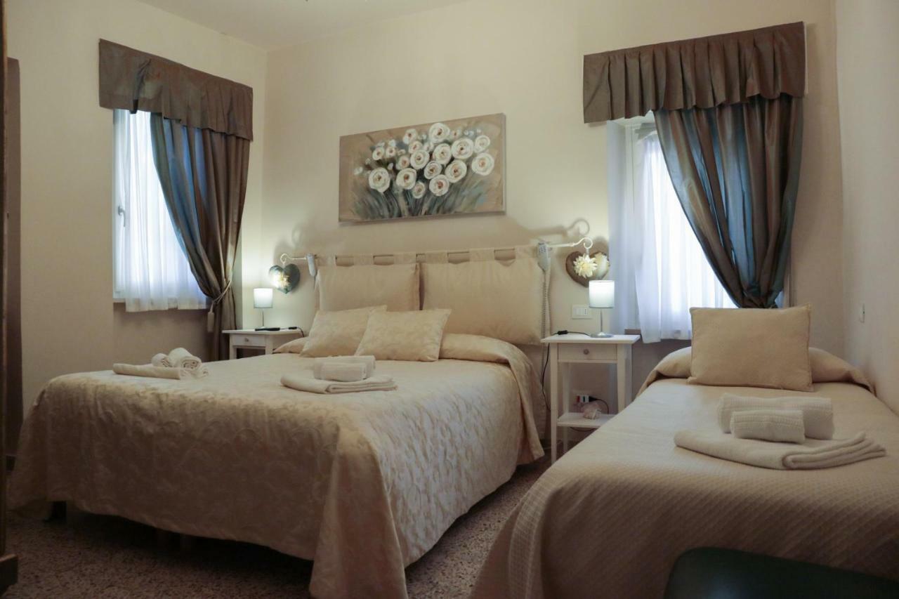 Le Finestre sul Borgo Rooms Peschiera del Garda Exterior foto