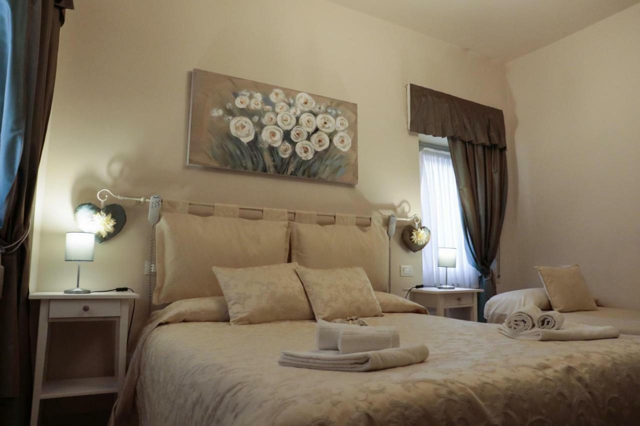 Le Finestre sul Borgo Rooms Peschiera del Garda Exterior foto
