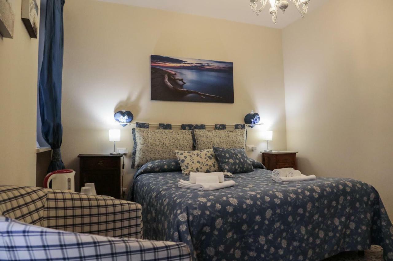 Le Finestre sul Borgo Rooms Peschiera del Garda Exterior foto