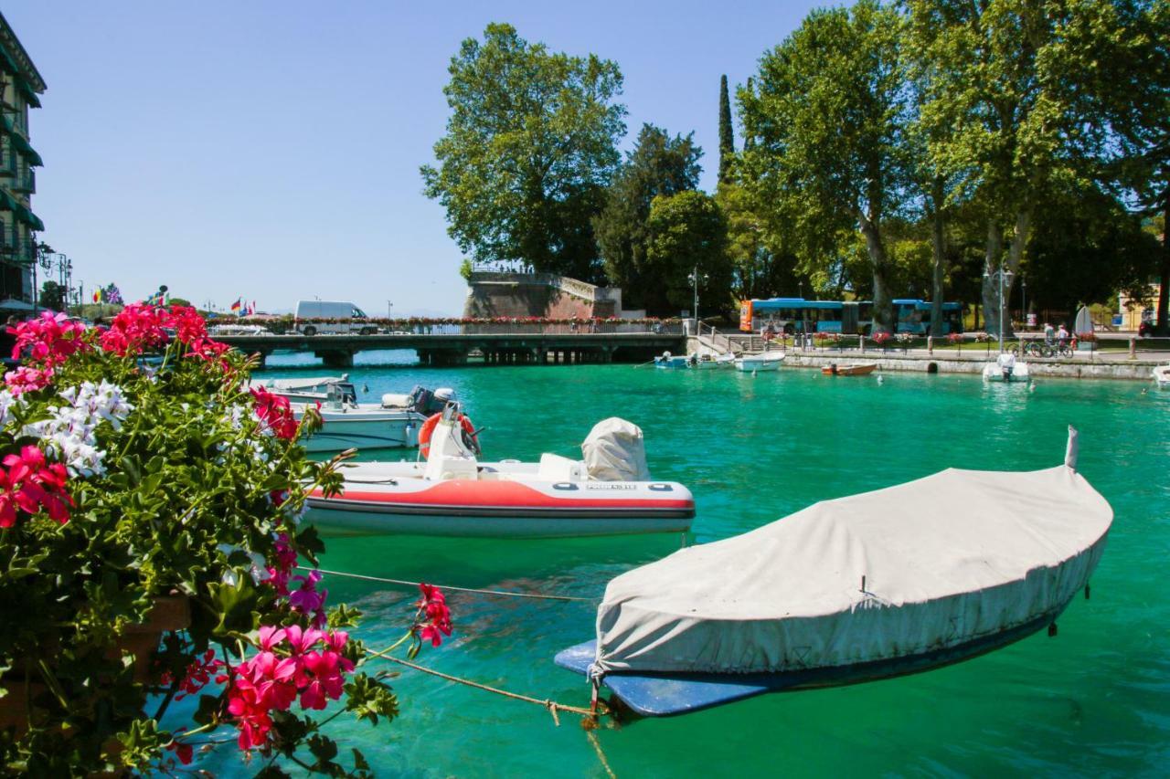 Le Finestre sul Borgo Rooms Peschiera del Garda Exterior foto