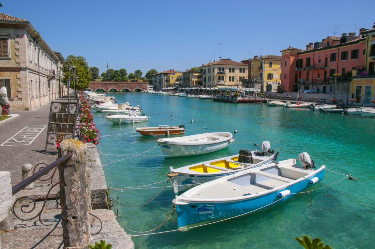 Le Finestre sul Borgo Rooms Peschiera del Garda Exterior foto